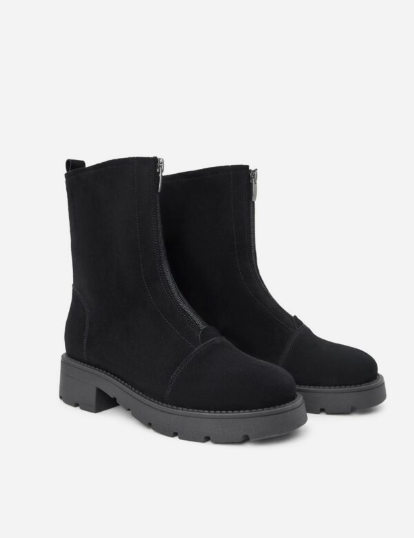 Schwarze Wildlederstiefel